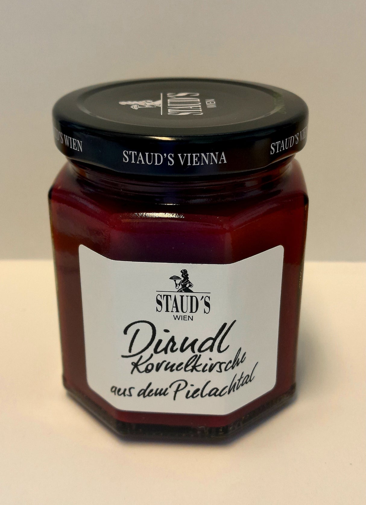 Cornelian cherry fruit spread "Dirndl"
